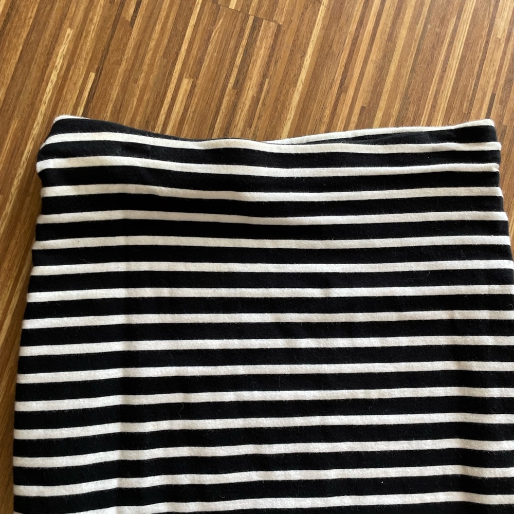 H&M Bodycon Skirt - Picture 2 of 3